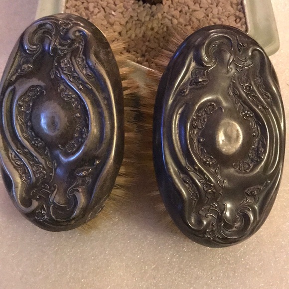 Antique silver brushes - Picture 7 of 7